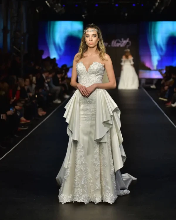 Exquisite Handcrafted Mermaid Wedding Gown with Full Lace, Bead, and Pearl Embroidery, Featuring a Dramatic Lace Tail (Wedding Dress/Bridal) Exquisite Handcrafted Mermaid Wedding Gown with Full Lace, Bead, and Pearl Embroidery, Featuring a Dramatic Lace Tail (Wedding Dress/Bridal)